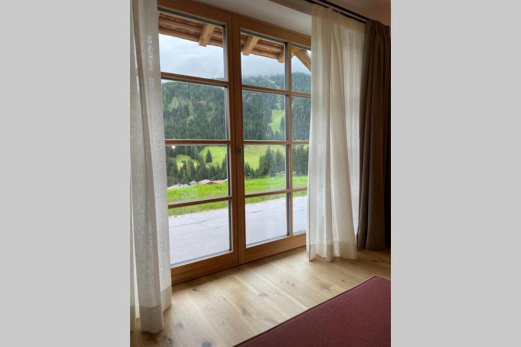 דירות לה וילה Surrounded By Green - Luxury Chalet At The Foot Of The Dolomites מראה חיצוני תמונה