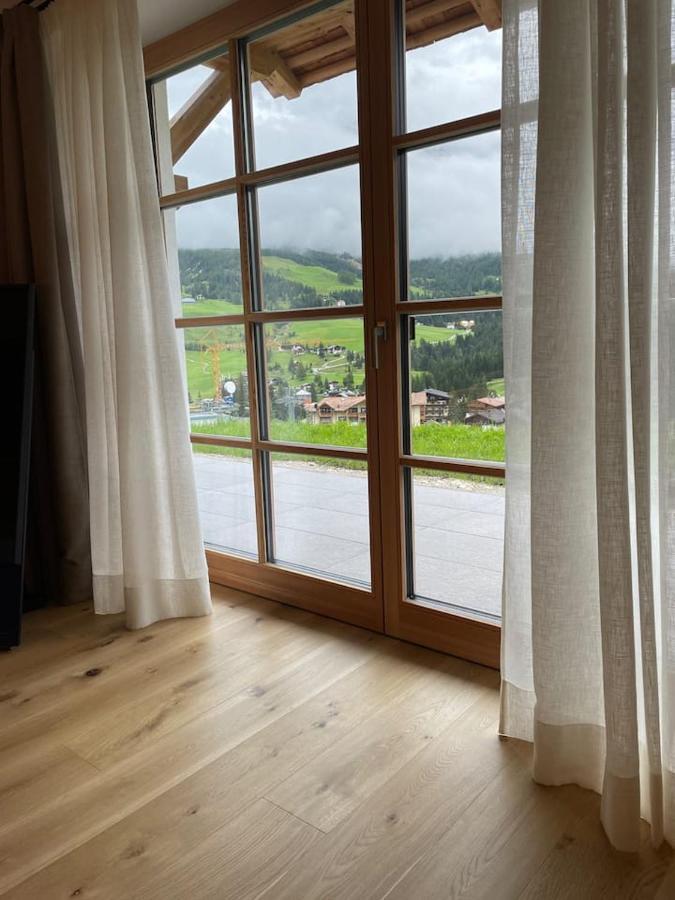 דירות לה וילה Surrounded By Green - Luxury Chalet At The Foot Of The Dolomites מראה חיצוני תמונה