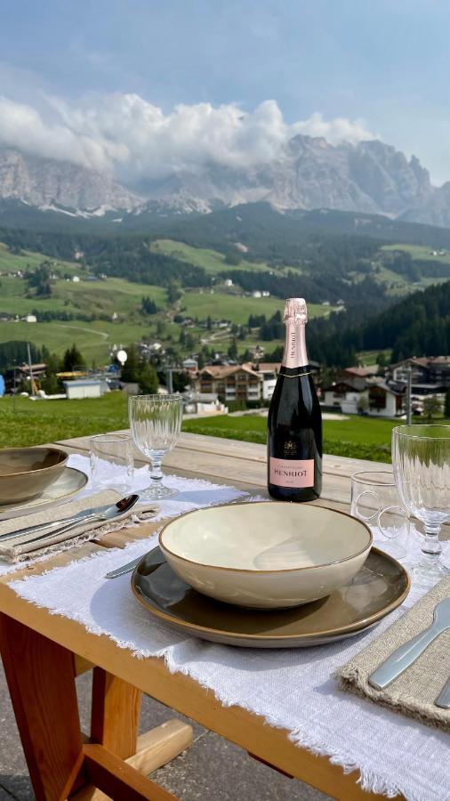 דירות לה וילה Surrounded By Green - Luxury Chalet At The Foot Of The Dolomites מראה חיצוני תמונה
